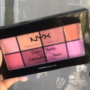 NYX BLUSH PALETTE AND LIPSTICK BUNDLE